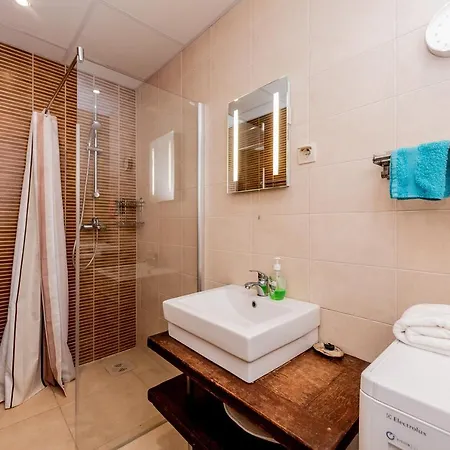 아파트 Paernu Holiday Apartment 페르누